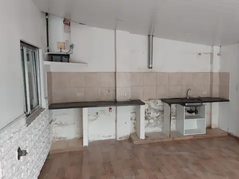Casa 5 ambientes con 1 baño