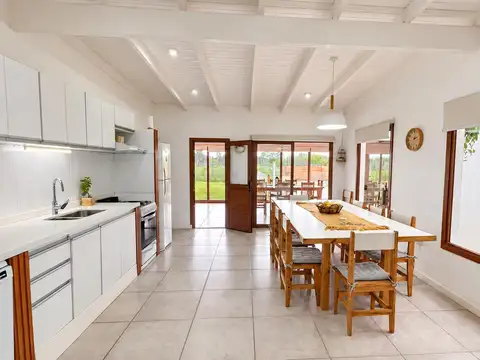 Casa 4 ambientes con 3 baños