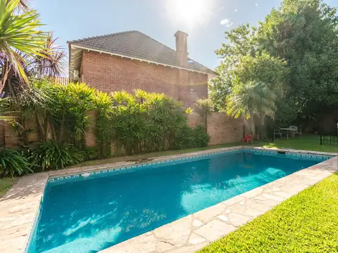 Casa en Venta con 2 cocheras