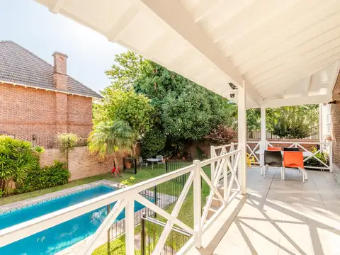 Casa 8 ambientes con 6 baños