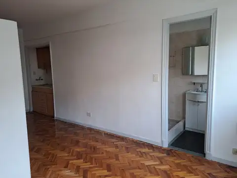 MONOAMBIENTE AL FRENTE LUMINOSO ALQUILER EN RECOLETA