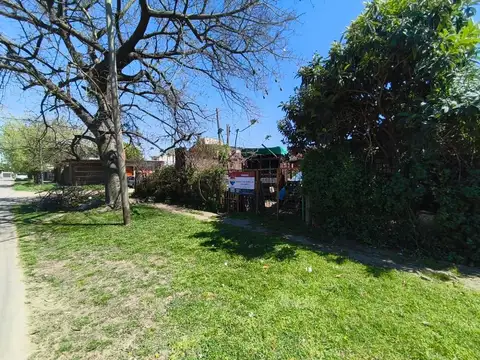 Oportunidad Lote con una construcción .