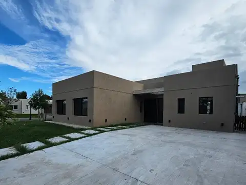 Casa a estrenar en Santo Tomas