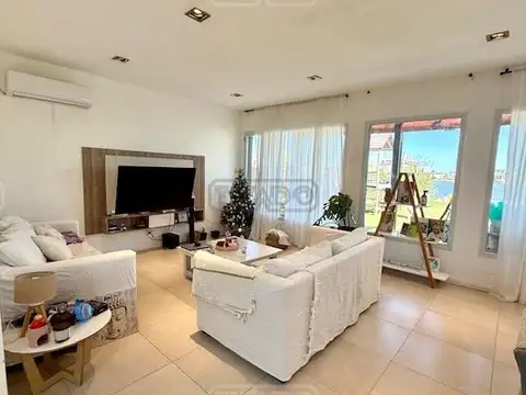 Casa 4 ambientes con 3 baños