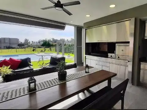 Casa 12 ambientes con 5 baños