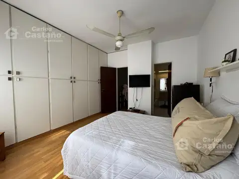 Casa 5 ambientes con 4 baños