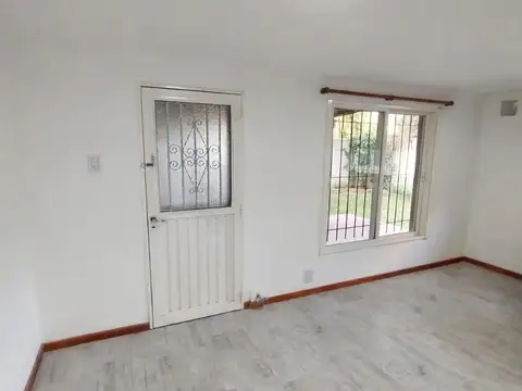 VENTA DE CASA DE DOS DORMITORIOS EN FUNES CENTRO
