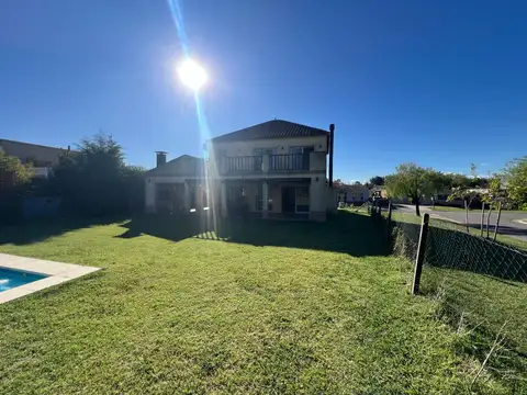 Casa en Venta con 2 cocheras