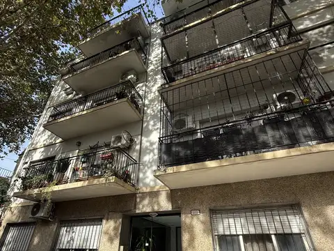 Departamento 4 Amb Planta Baja y patio en Villa del Parque
