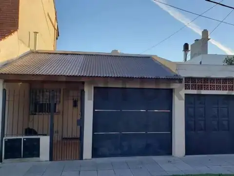 VENTA PH 4 AMB + DPTO 3 AMB PARQUE Y QUINCHO 2 COCHERAS BANFIELD.