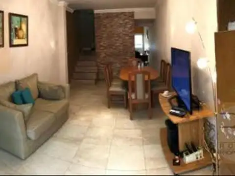 Depto Tipo Casa en Venta en Haedo Sur, USD 160.000