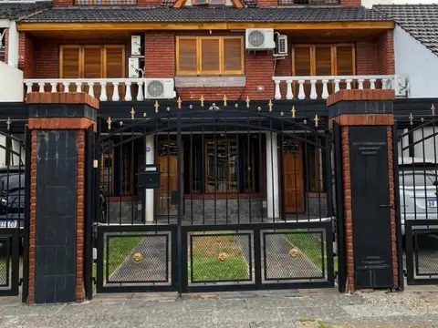 Tríplex 4 Ambientes con Cochera en Venta - Haedo Sur