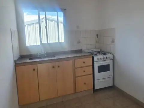 Alquiler  DPTO PH 3 ambientes.con balcón. mascota pequeña.S/EXPENSAS. Caseros