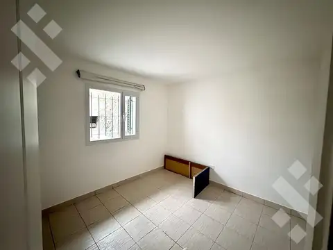 ALQUILER Casa 4 habitaciones con patio y parrilla