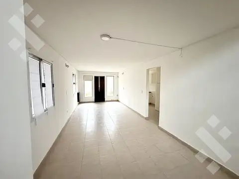 Casa en Alquiler con 2 cocheras