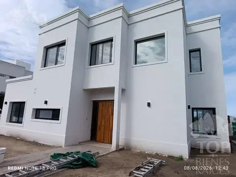 Casa en El Canton - Norte a la laguna