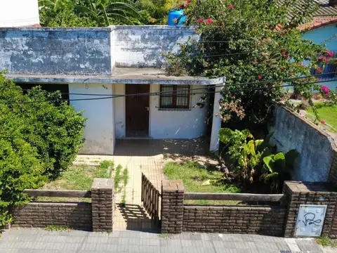 CASA 3 AMB VENTA PILETA LOMAS DE ZAMORA  484 MTS