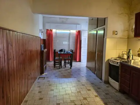 CASA 3 AMB VENTA PILETA LOMAS DE ZAMORA  484 MTS