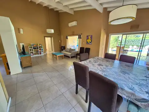 Casa en Venta con 4 cocheras