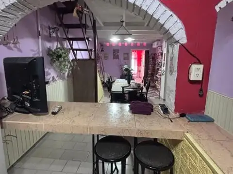 Casa tres dormitorios, baño y patio seco