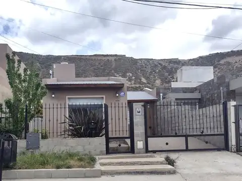 CASA DE 2 DORMITORIOS CON QUINCHO  EN KM3