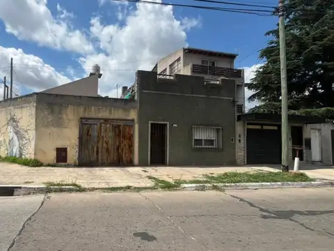 VENTA CASA 3 AMBIENTES SAN JUSTO CON PATIO GARAGE