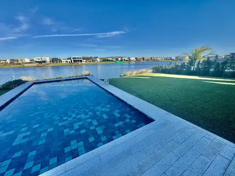 Casa en Venta en Barrio Santa Ana
