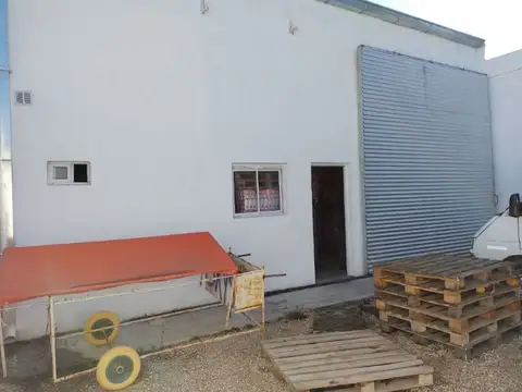 Venta de Galpon y local en bloque en Barrio Libertad