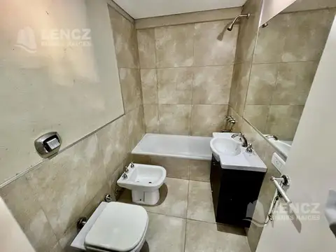 Departamento en Alquiler en Bernal, $ 450.000