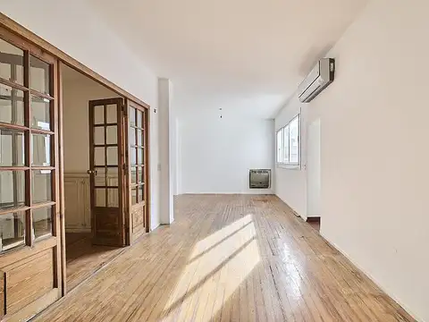 Amplio departamento,. luminoso,  con terraza y parrilla.