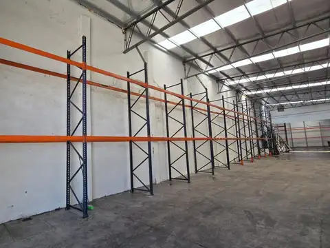 Depósito de gran tamaño en alquiler