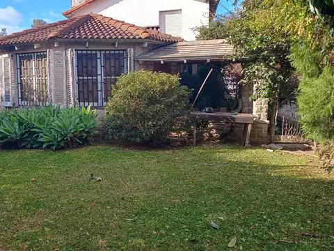 Casa 5 ambientes en exclusivo  Barrio Parque -Villa Urquiza 