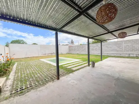 Casa en Venta con 2 cocheras