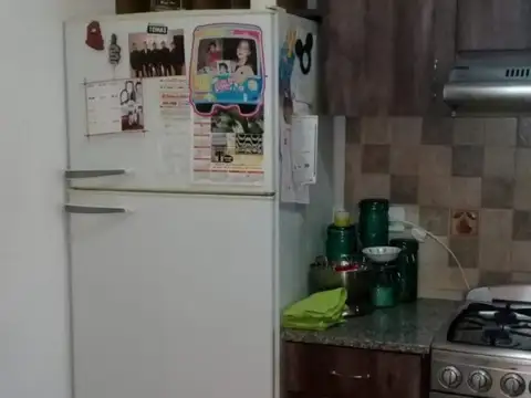 ph 1º piso por escalera muy amplio 3 amb. al frente