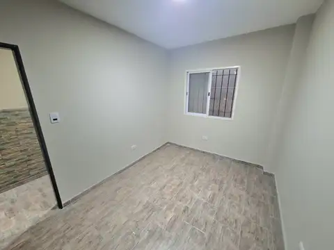 Depto Tipo Casa en Alquiler en Lomas del Mirador, $ 650.000