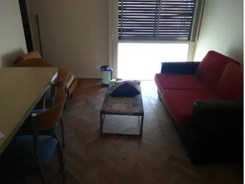 Depto. 2 amb. en Avellaneda Centro a mts. Pza. Alsina. Apto