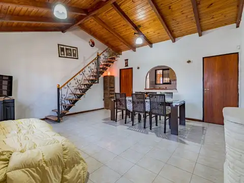 Casa de 3 dormitorios con suite, quincho y patio