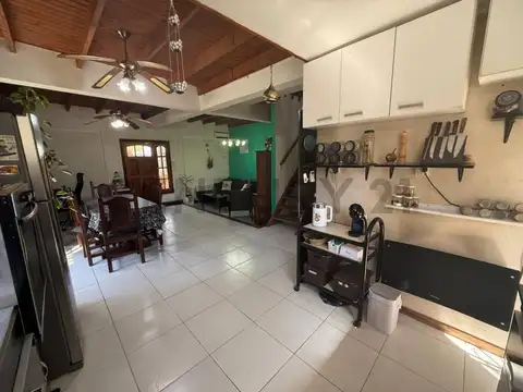 Casa 5 ambientes con 2 baños