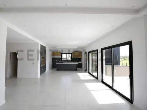 Casa 6 ambientes con 4 baños