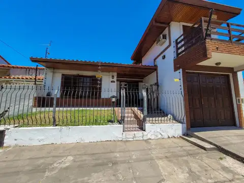 VENTA CASA 4 AMBIENTES EN WILDE 