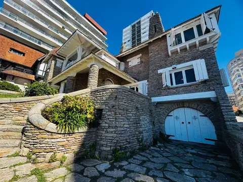 Casa 5 ambientes con 5 baños
