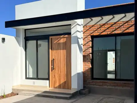 Casa en venta a ESTRENAR en Vía Aurelia 100