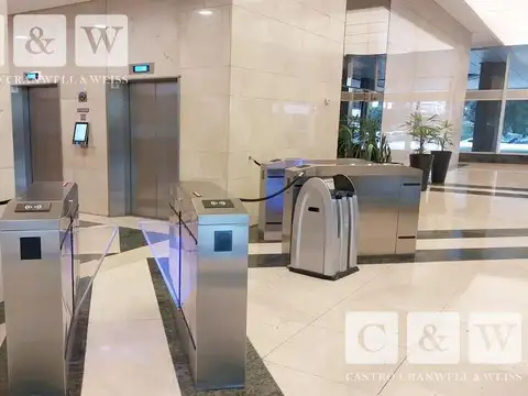 Oficina en Venta con 18 cocheras