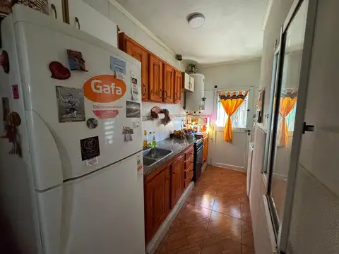 Casa 4 ambientes con 2 baños