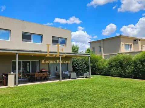 Casa en Venta en El Cantón, USD 315.000