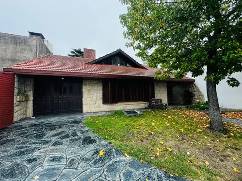 Casa en alquiler 24 meses de tres ambientes con parque