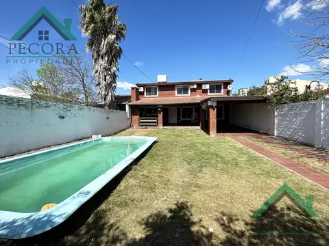 Casa con pileta - Centro - Belen de Escobar - Peirno 468 - CON RENTA.