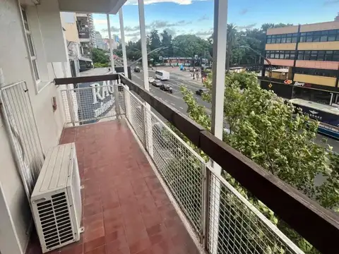 DEPARTAMENTO 2 AMB. C/BALCON Sobre Avda. del Libertador (  D