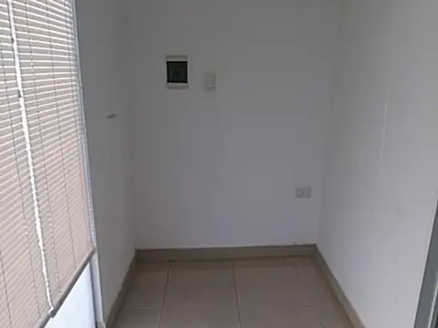 ALQ LOCAL C/ BAÑO Y COCINA