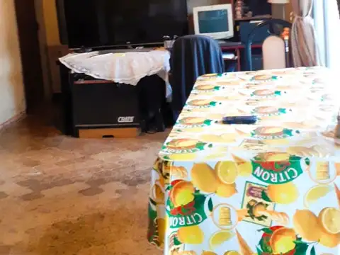 Casa 6 ambientes con 2 baños